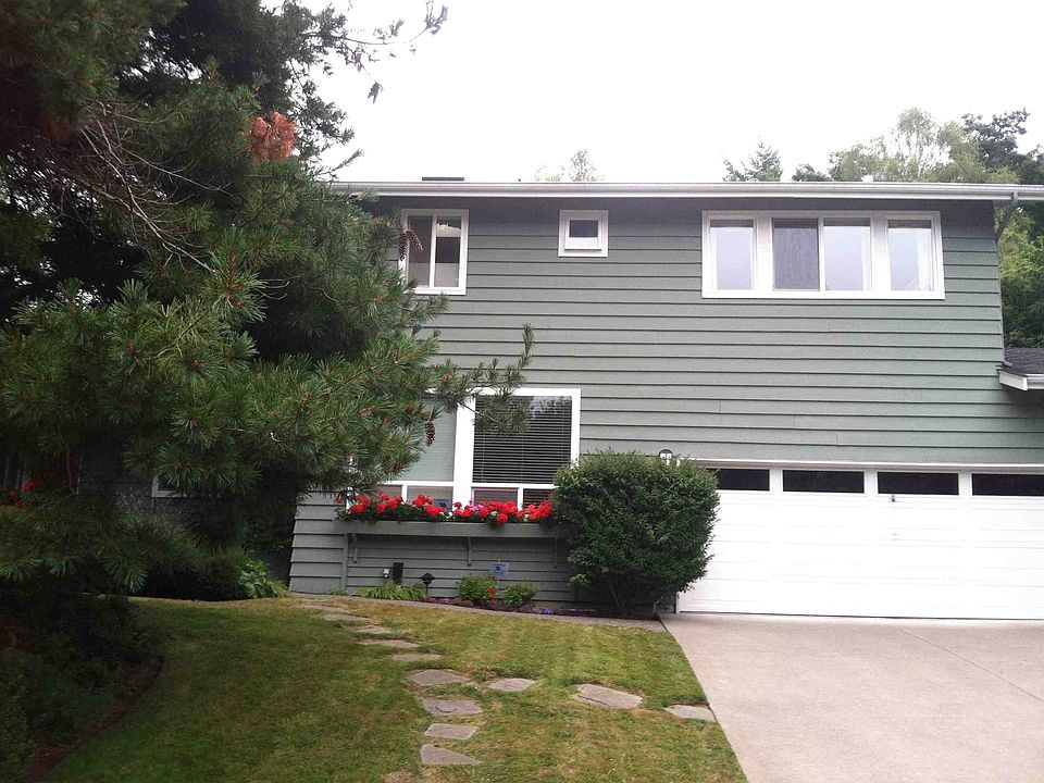 2nd image of 2703 NE 95th St