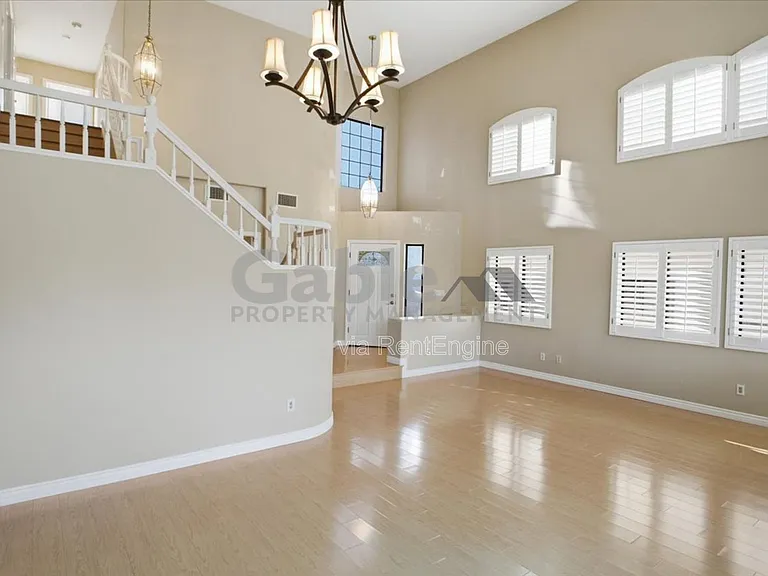 25344 Irving Ln — Photo 3