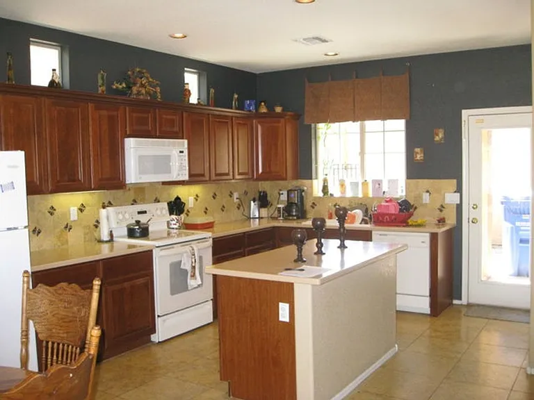 9138 W Cypress St — Photo 5