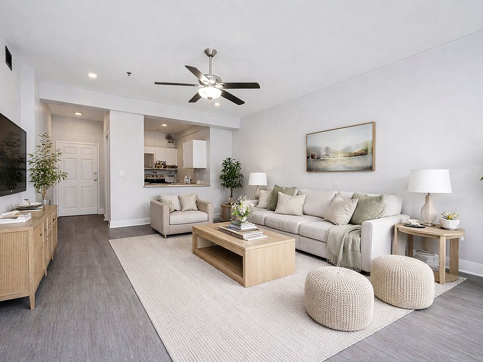 1st image of 1000 King St #308