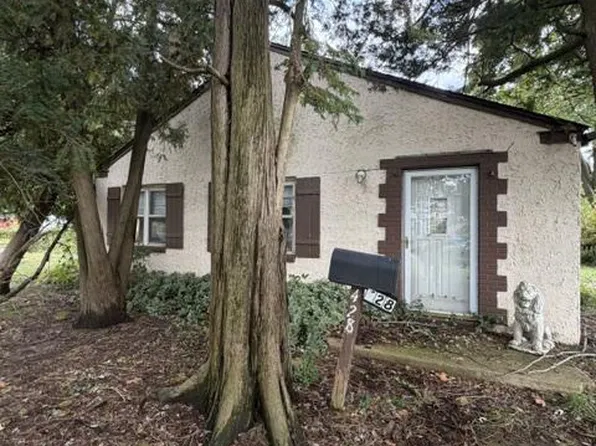 428 Howell Dr, New Castle, DE 19720