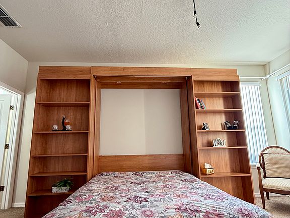 3rd image of 316 Monroe Cir