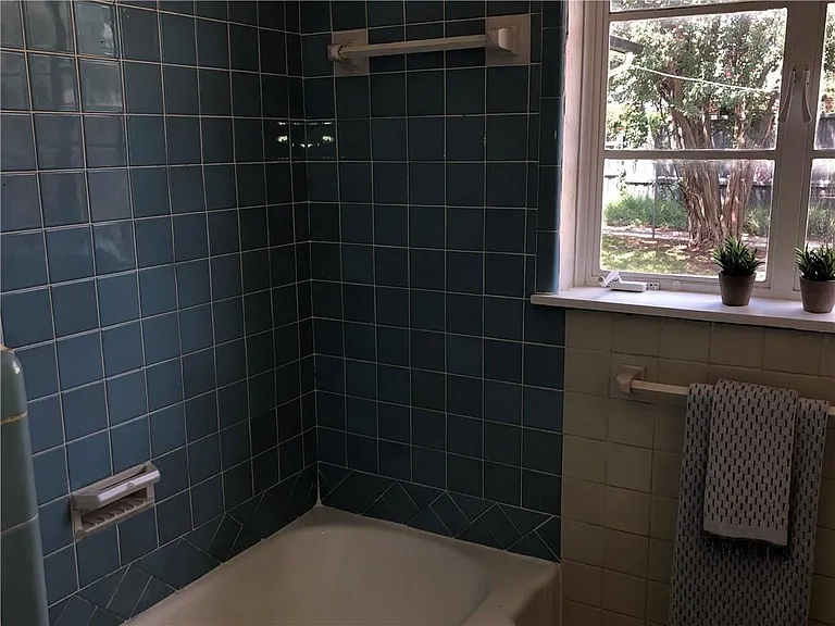 6215 Kenwood Ave — Photo 16