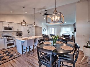 15 Fieldstone Ln, Fall River, MA 02720