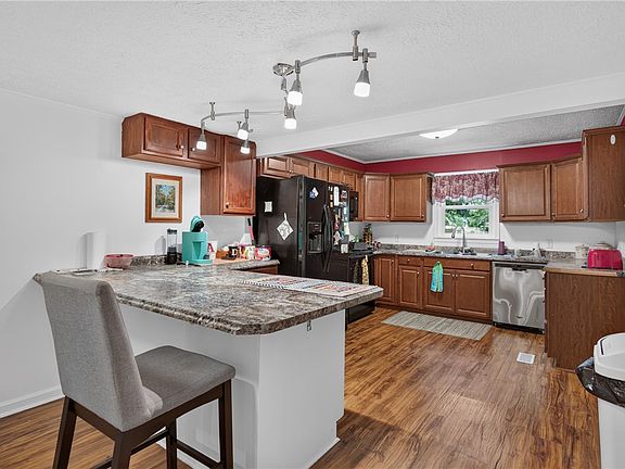 5th image of 230 Dickard Rd
