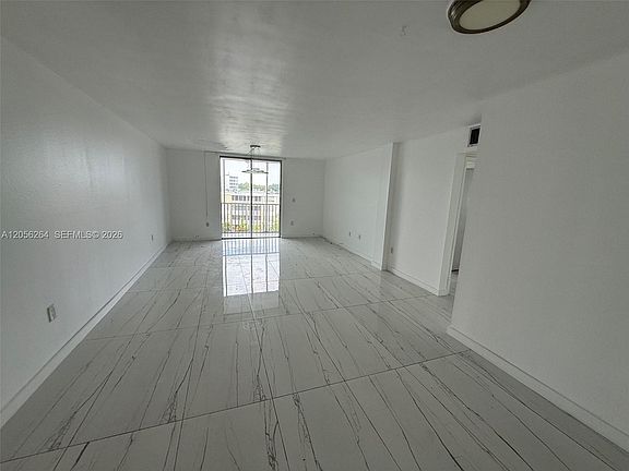 3rd image of 1700 NE 191st St APT 510