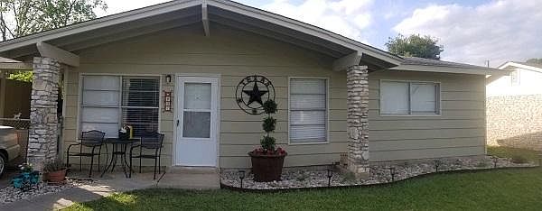 1st image of 807 Stonegate Dr