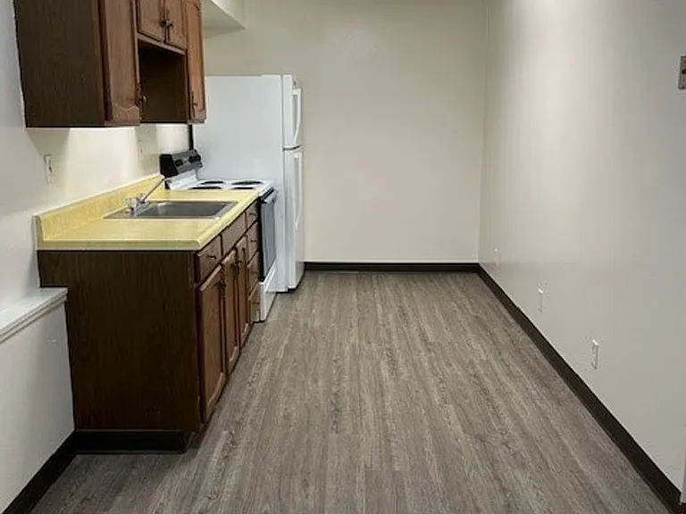 2202 Broadway St — Photo 3