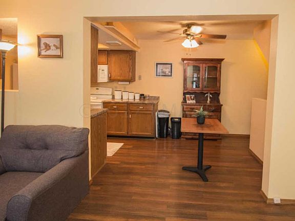 2nd image of 210 19th St E