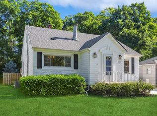 1227 Riverwood Ter, Saint Joseph, MI 49085