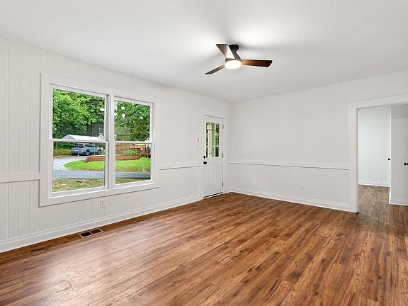 2nd image of 102 Aladdin St