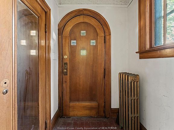 4th image of 3056 Alexander Ave