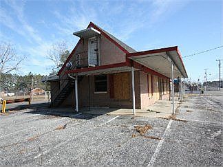 2nd image of 2020 W 5th St