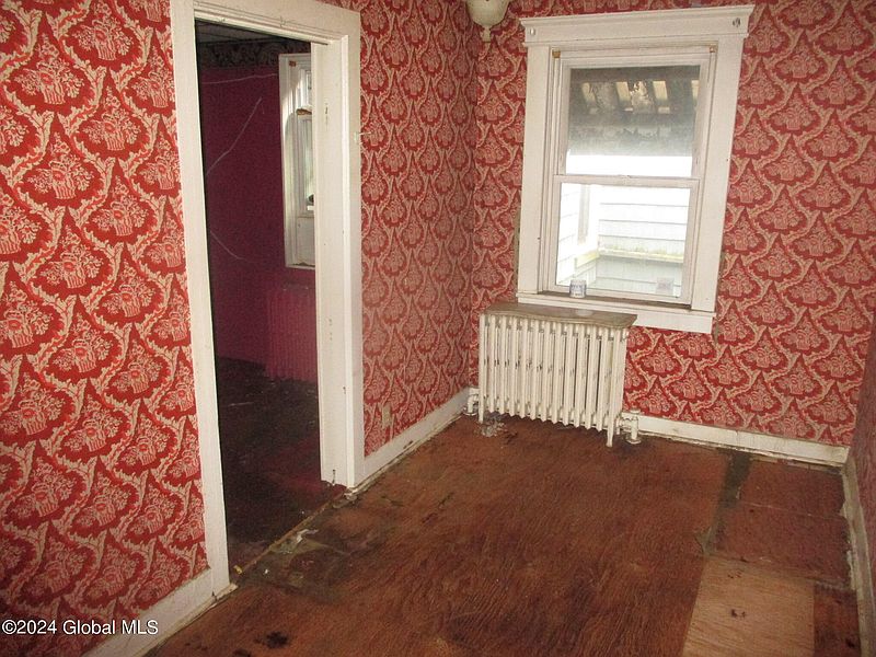 4th image of 62 Ontario Street