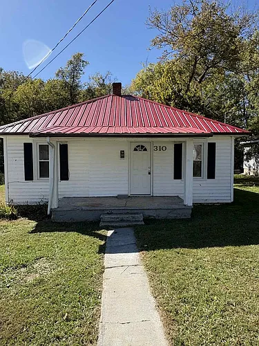 310 McKenna St Photo 1