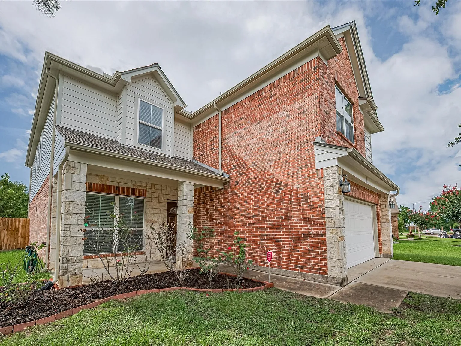 4 bed, 2.5 bath, 3146 sqft, $2,800 — Photo 3
