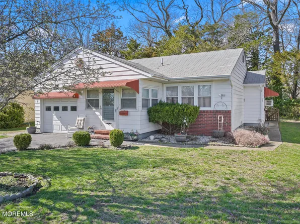 36 Petunia Way, Toms River, NJ 08755