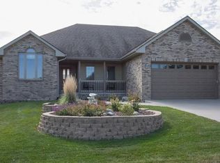 6015 Martin Dr, Pleasant Hill, IA 50327