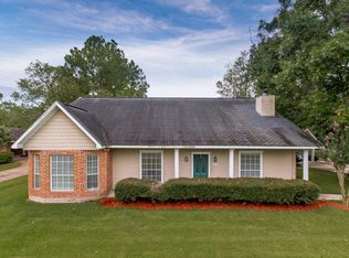 2529 Riverside Dr, Port Allen, LA 70767