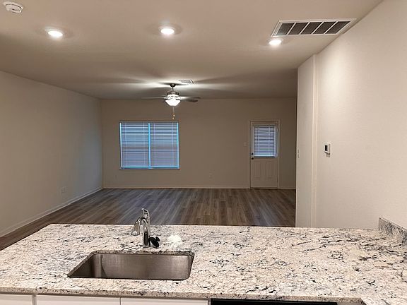 3rd image of 326 Marsh Ln