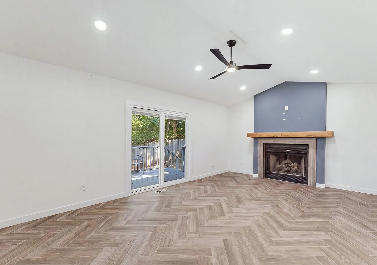 Situated at the end of a cul-de-sac and featuring a huge fenced-in backyard — Photo 4