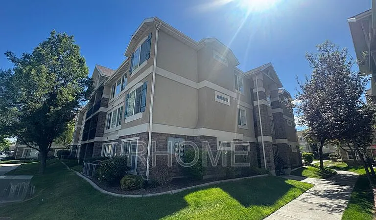 155-1120 W 104th #104 — Photo 1