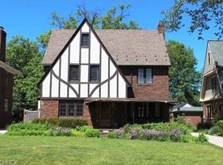 1096 Kenneth Dr, Lakewood, OH