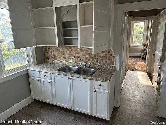 4th image of 13651 Tuller St