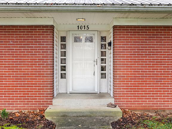 2nd image of 1015 Iroquois Trl