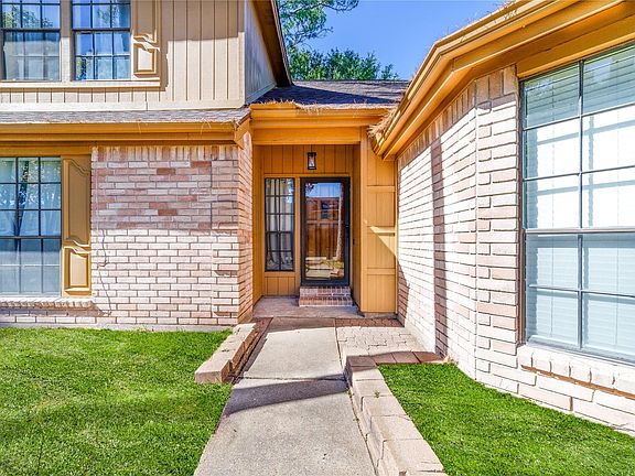 3rd image of 15627 Lago Villa Dr