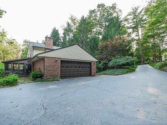 3rd image of 171 Pine Tree Dr