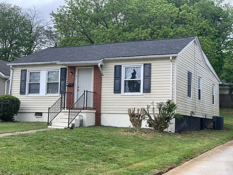 3 bed, 1152 sqft, $1,550 — Photo 1