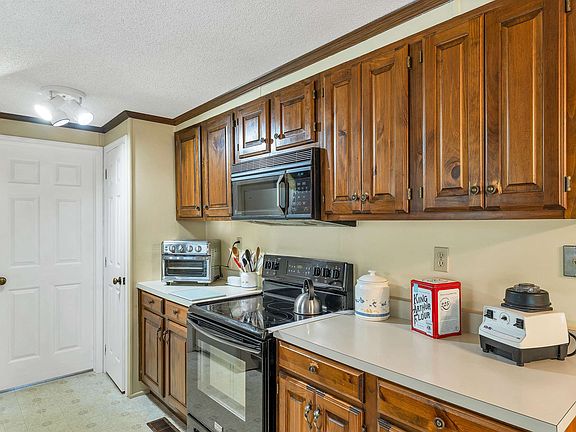 5th image of 24 Foothills Way