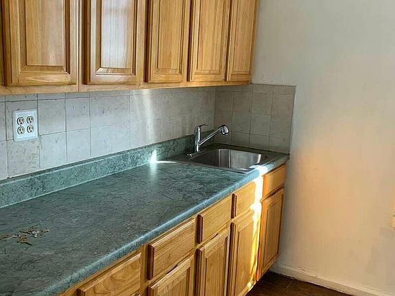 2nd image of 2819 42nd St APT C3