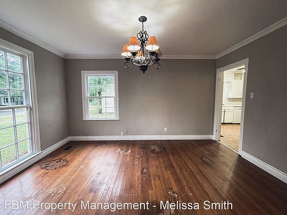 4th image of 1613 Woodlawn Ave