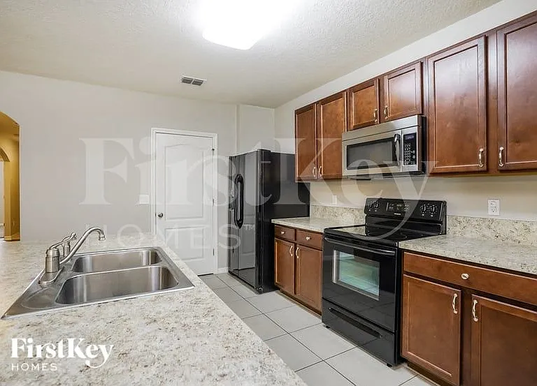 16736 Citrus Pkwy — Photo 7