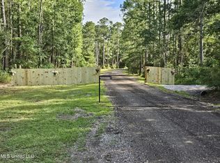 7105 Fountainbleau Rd, Ocean Springs, MS 39564