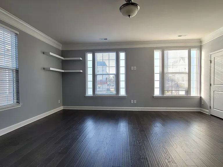 1105 Boxcar Way — Photo 3