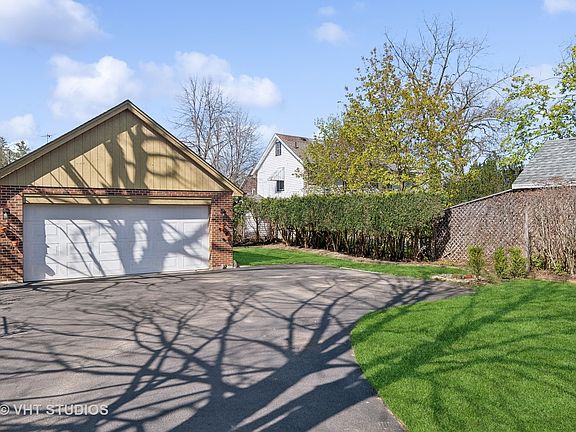 5th image of 230 Oakridge Ave