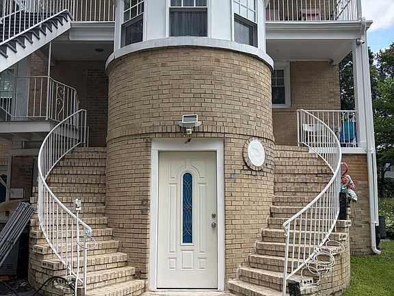 2nd image of 125 Atwater Ave