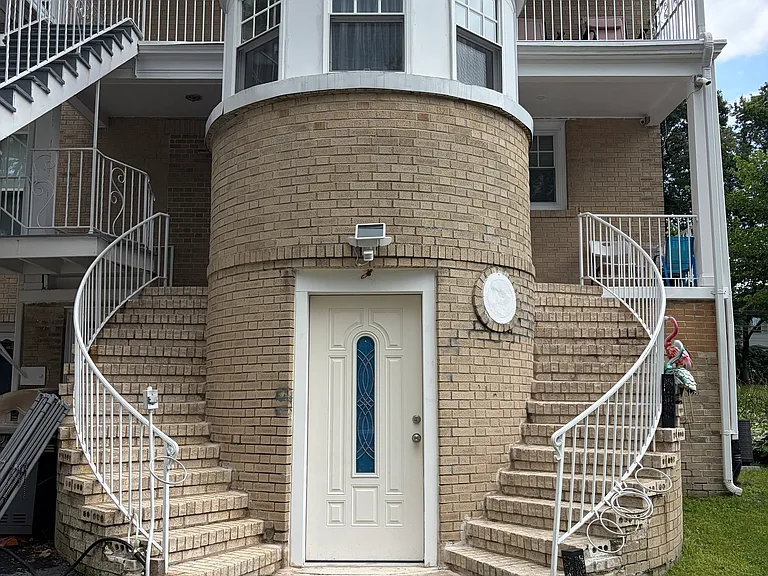 125 Atwater Ave — Photo 2