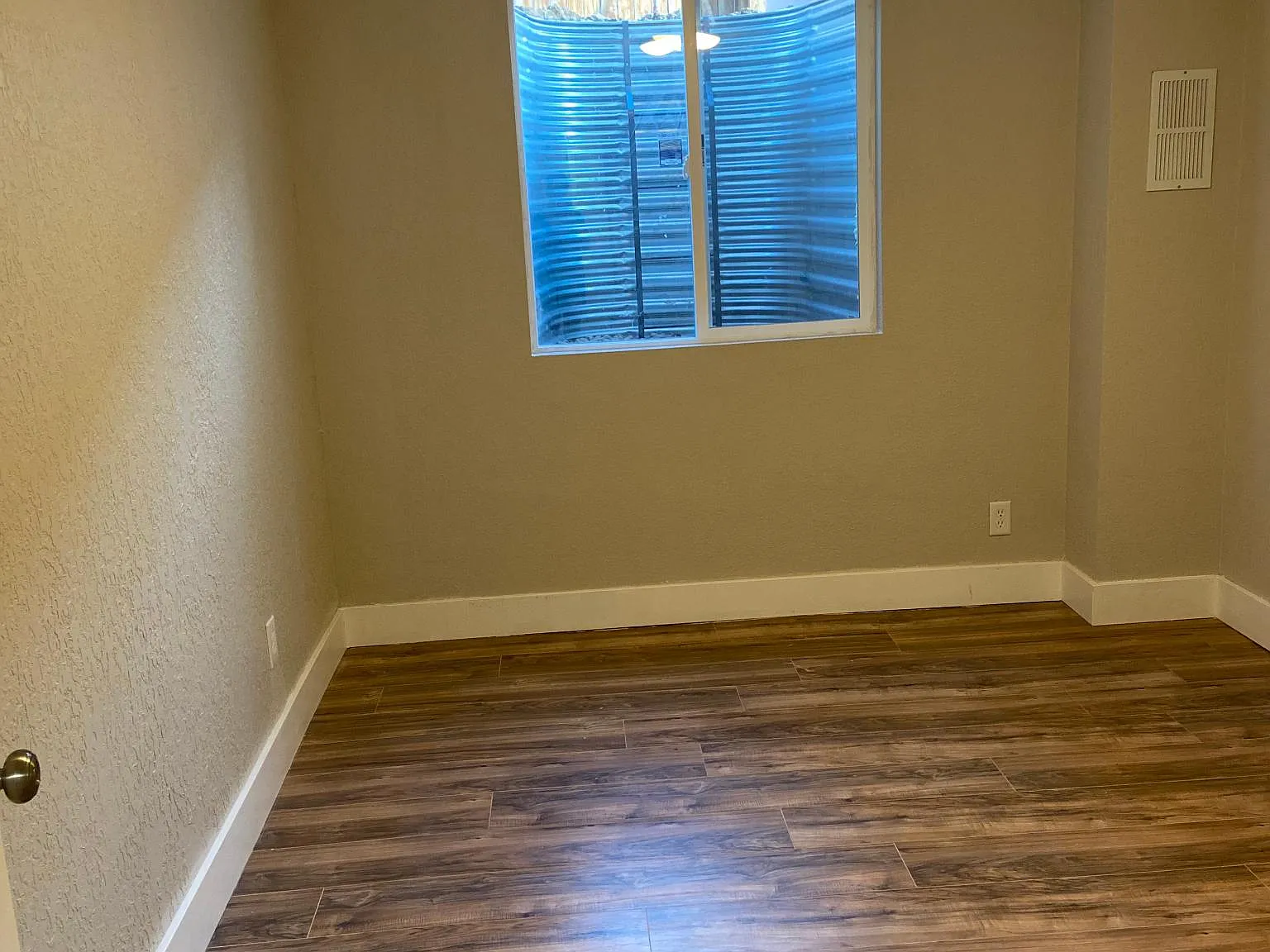 517 Anderson St — Photo 4