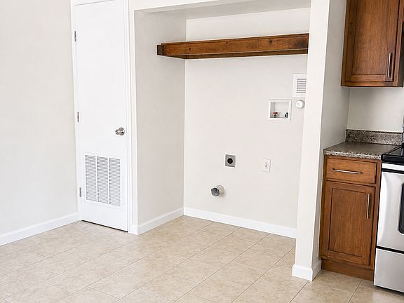 3rd image of 4404 Boxwood Rd APT 27