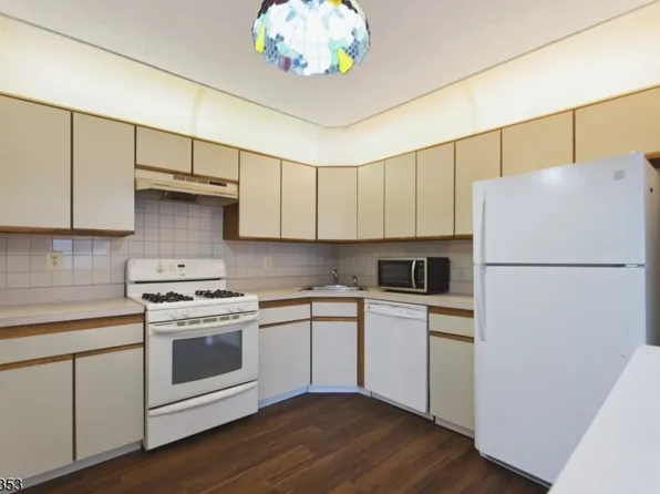 48 Taylor Dr, Franklin Twp., NJ 08823