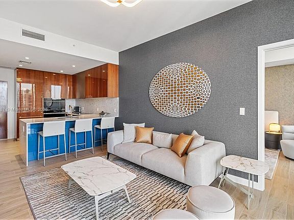 5th image of 2678 Tigertail Ave #1703