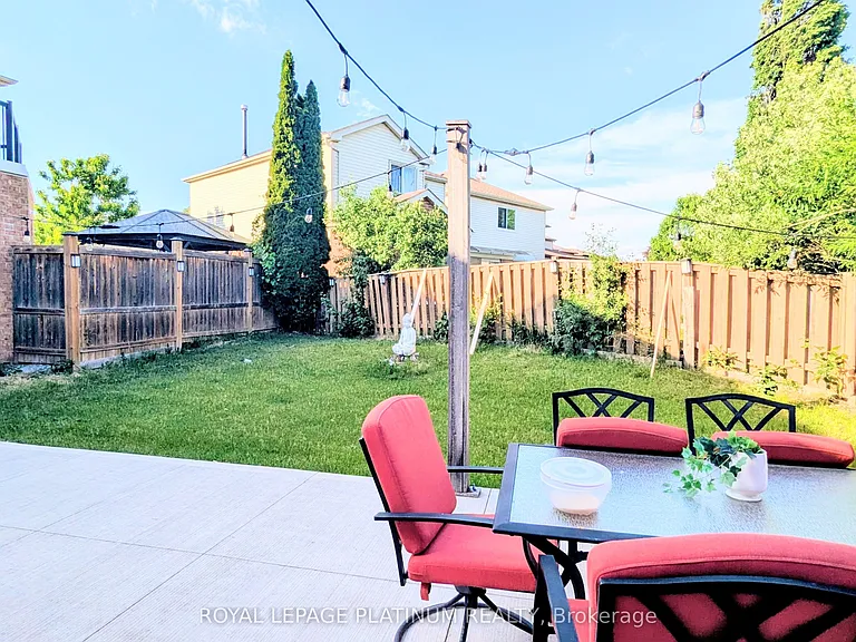 4 Gervais Dr — Photo 34