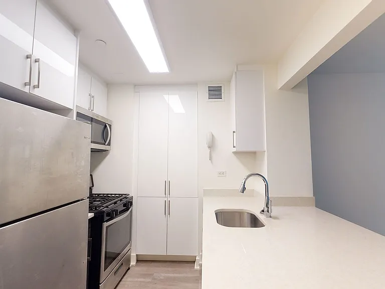 10 Hanover Square — Photo 109