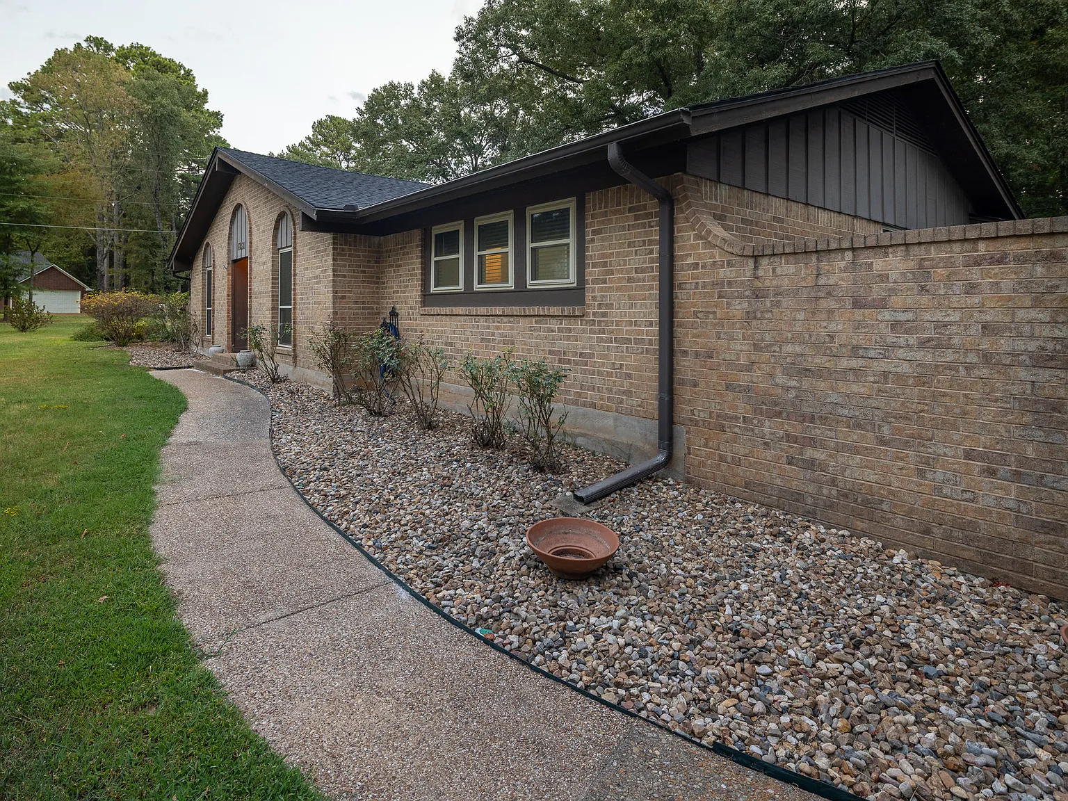 3 bed, 1846 sqft, $1,800 — Photo 2