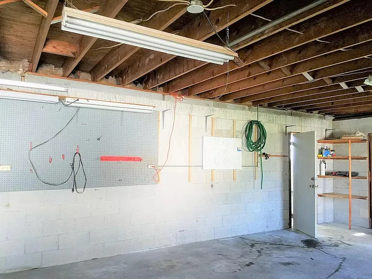 307 W University Blvd — Photo 18