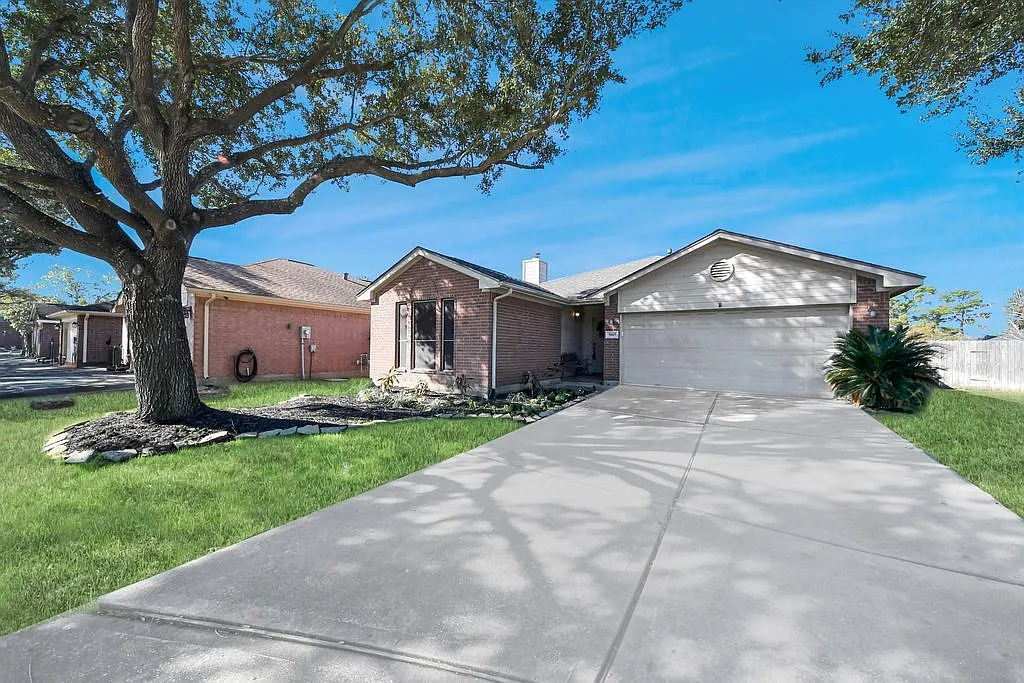 3 bed, 1382 sqft, $1,875 — Photo 1